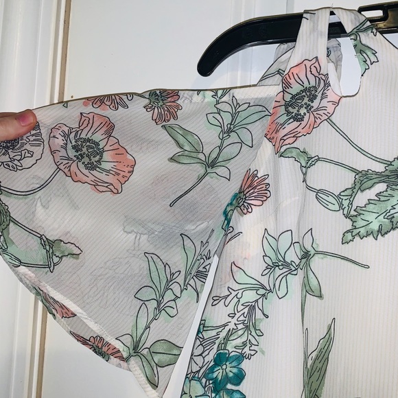 Brand new floral blouse - Picture 2 of 4